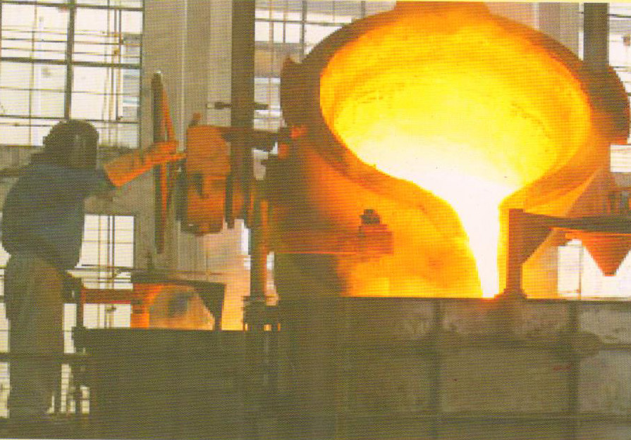 大型铸件浇注现场